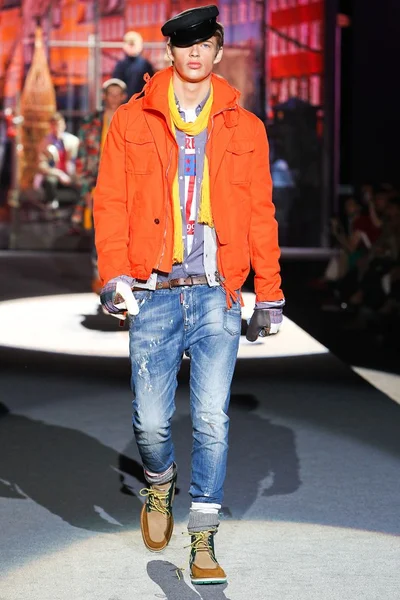 Look 10